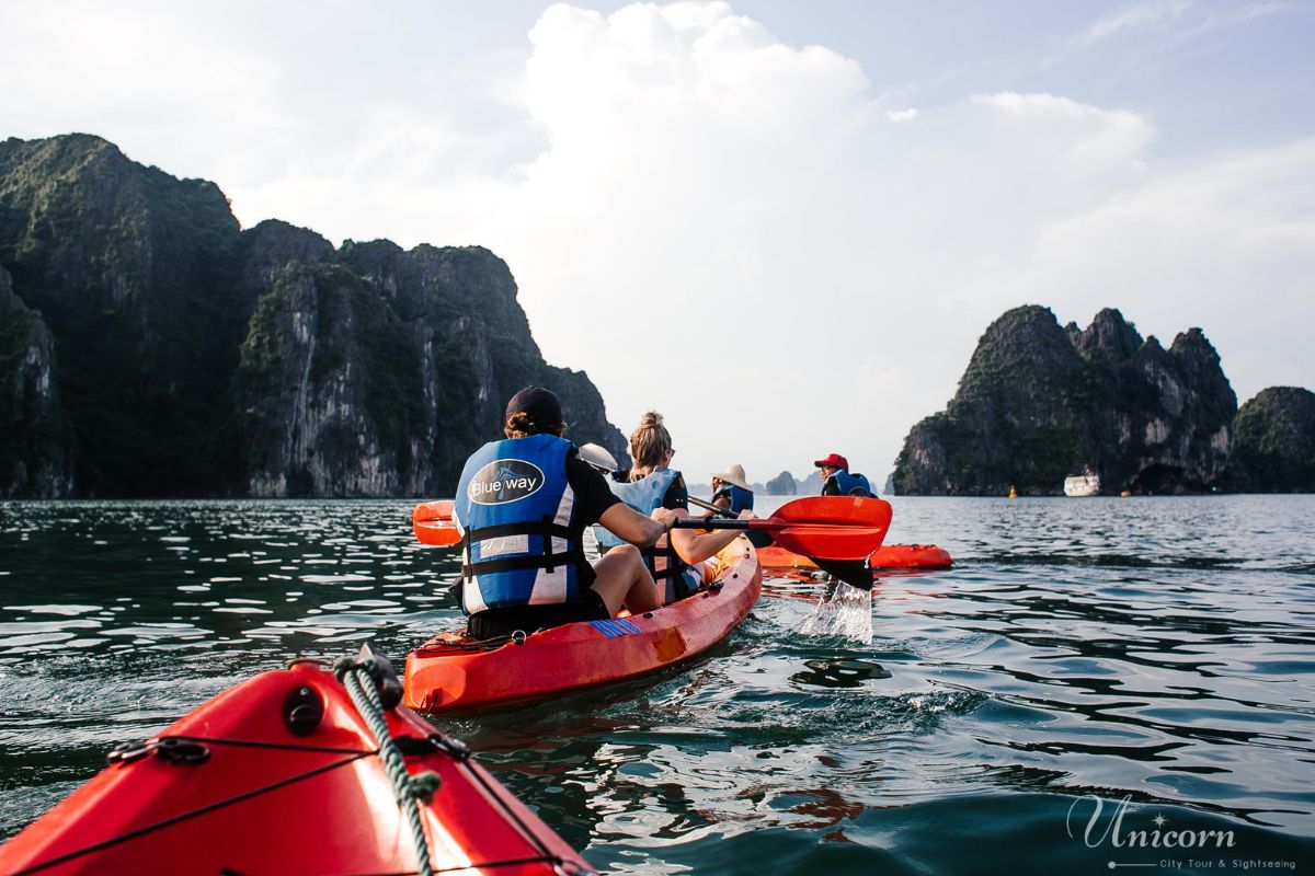 canoe Hong Island