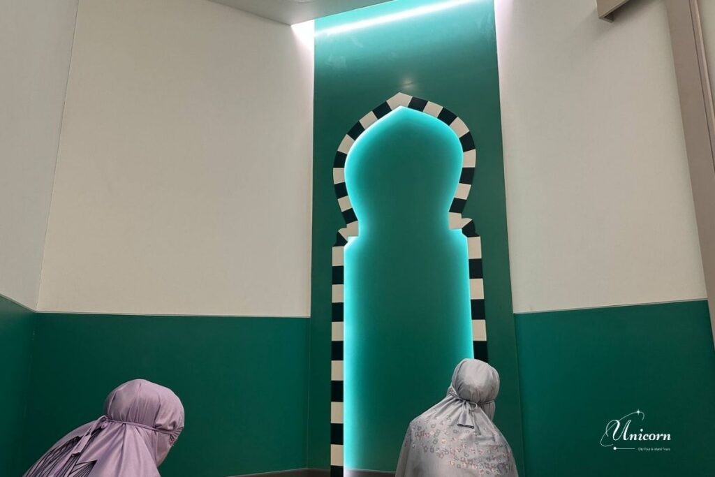 Prayer Rooms at Central Phuket – Full Guide for Muslim Visitors 7 prayer room interior women.jpg