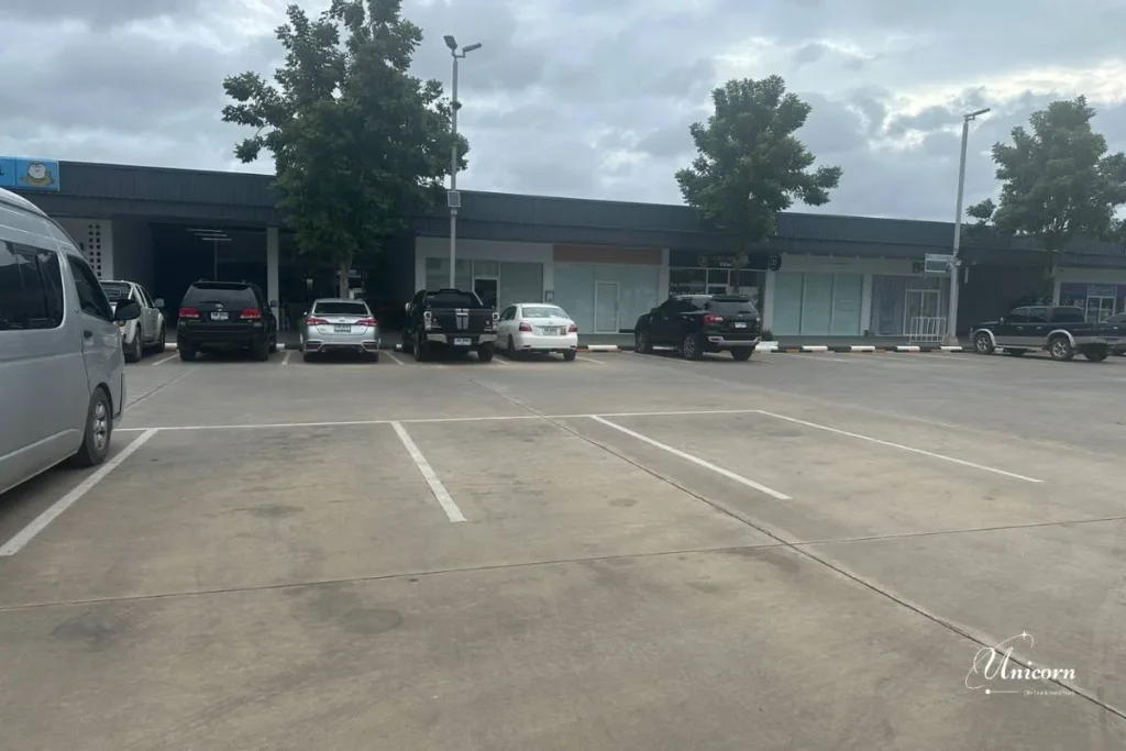Phuket Parking Tips: A Tourist’s Guide to Parking Your Car on the Island 6 parking-lot.jpg
Wide parking lot at Phuket PTT gas station