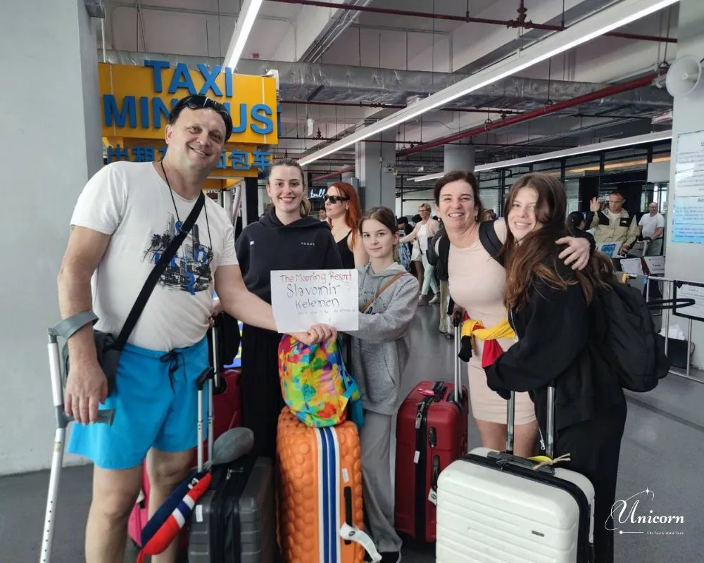 Phuket to Koh Lanta Private Transfer 4 Spacious private minivan Phuket to Koh Lanta transfer for families and groups