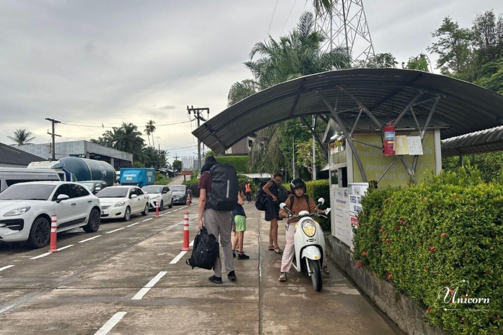 Phuket to Koh Lanta Private Transfer 4 assengers waiting area at Hua Hin Pier for ferry to Koh Lanta